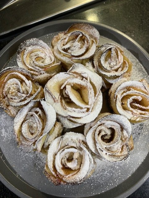 apple cinnamon roses.JPG